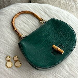 Forest green bag with bamboo handle